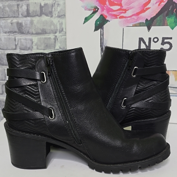 BareTraps Hensley Black 9M Lug Boots Stacked Heel - Picture 7 of 13